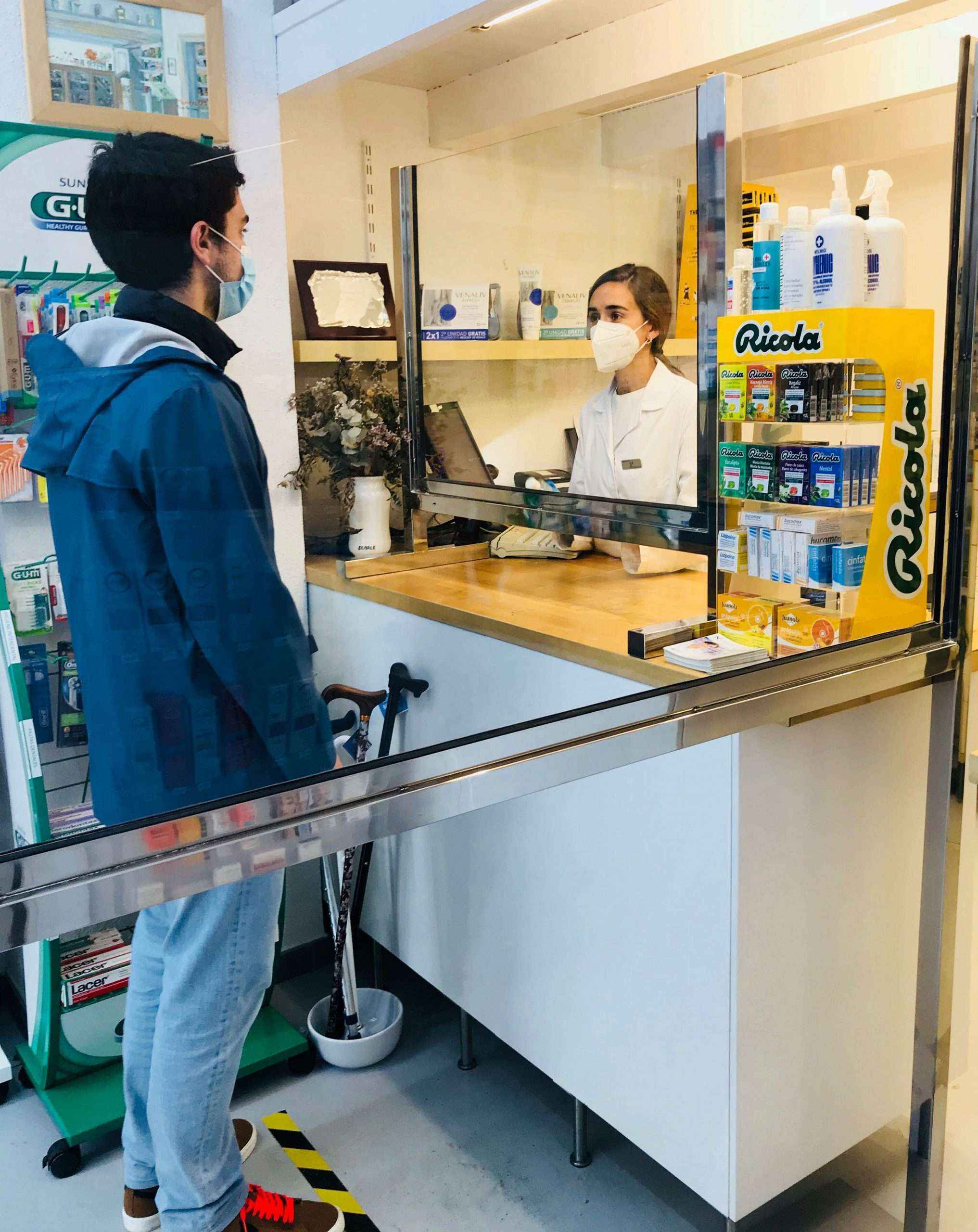 Farmacéuticos guipuzcoanos se ofrecen a colaborar en estrategias de prevención y detección de la COVID-19