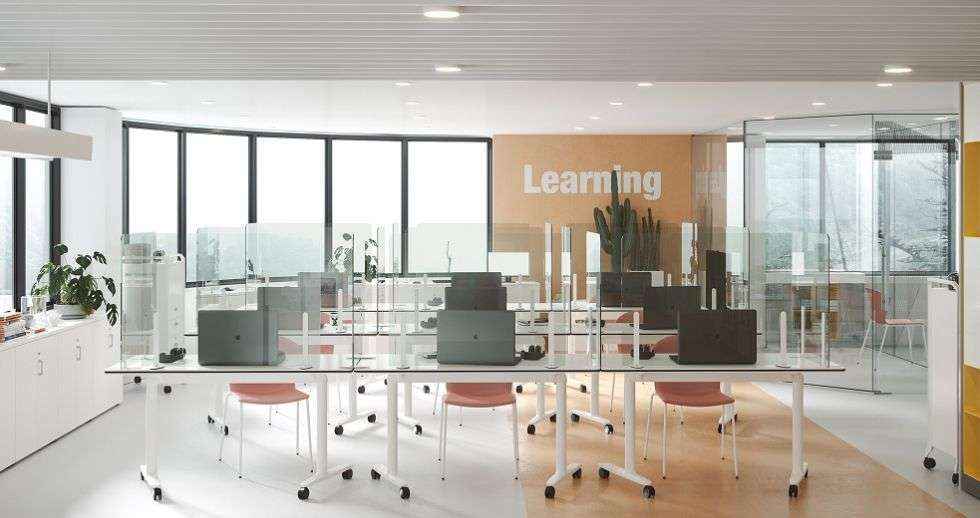 Las escuelas de negocio remodelan sus instalaciones ante su inminente apertura
