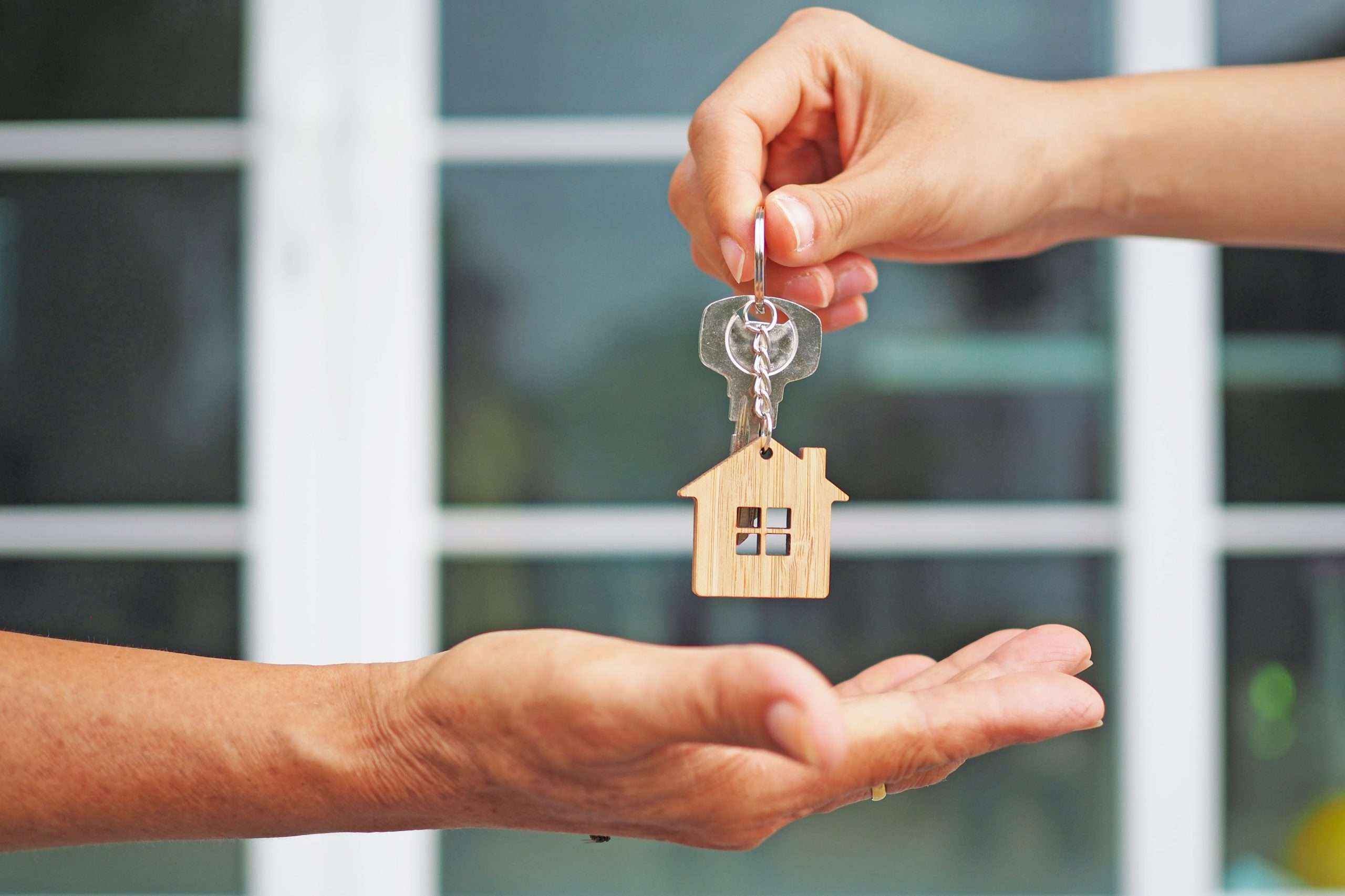 Alquiler seguro en Madrid - ¿Cómo evitar impago de tus inquilinos? por Inmobiliaria Montalbán