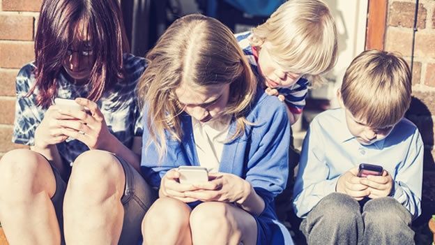 Colegio Ingenio analiza por qué es importante controlar el uso de las pantallas en menores
