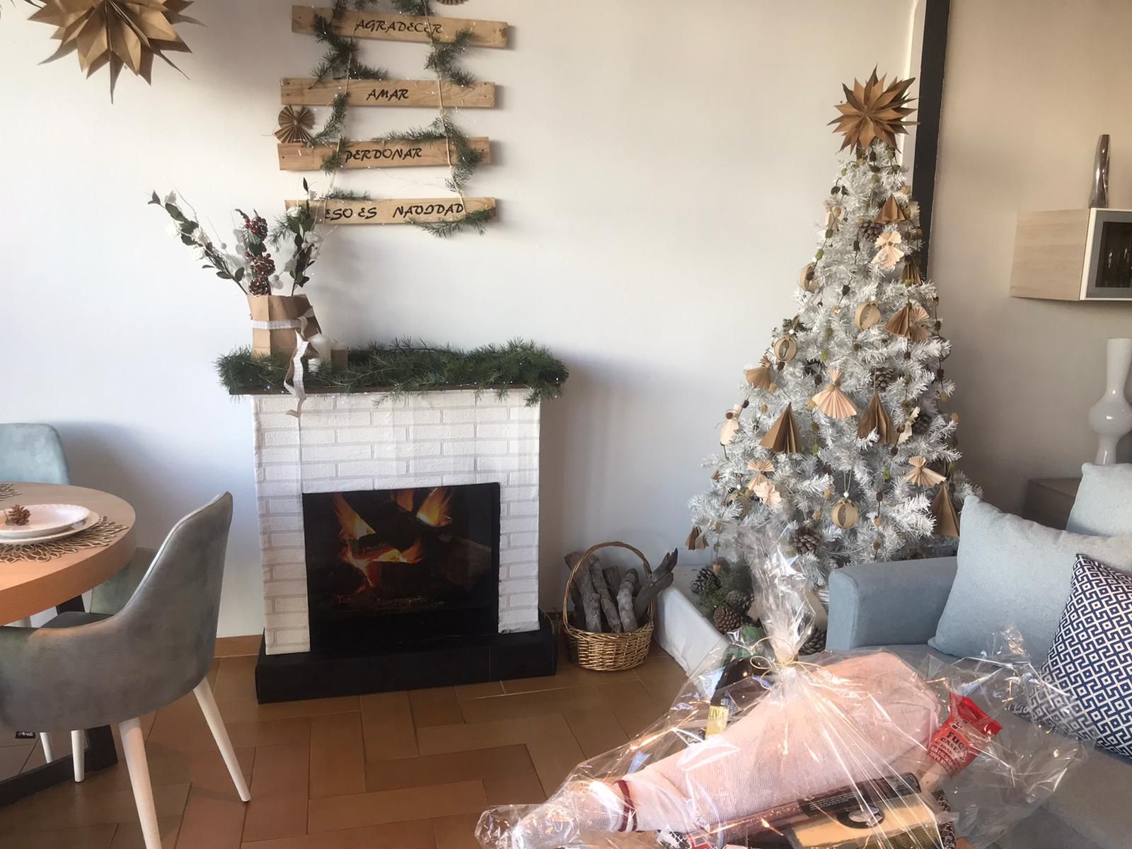 Menamobel organiza el "Árbol de Navidad Solidario"