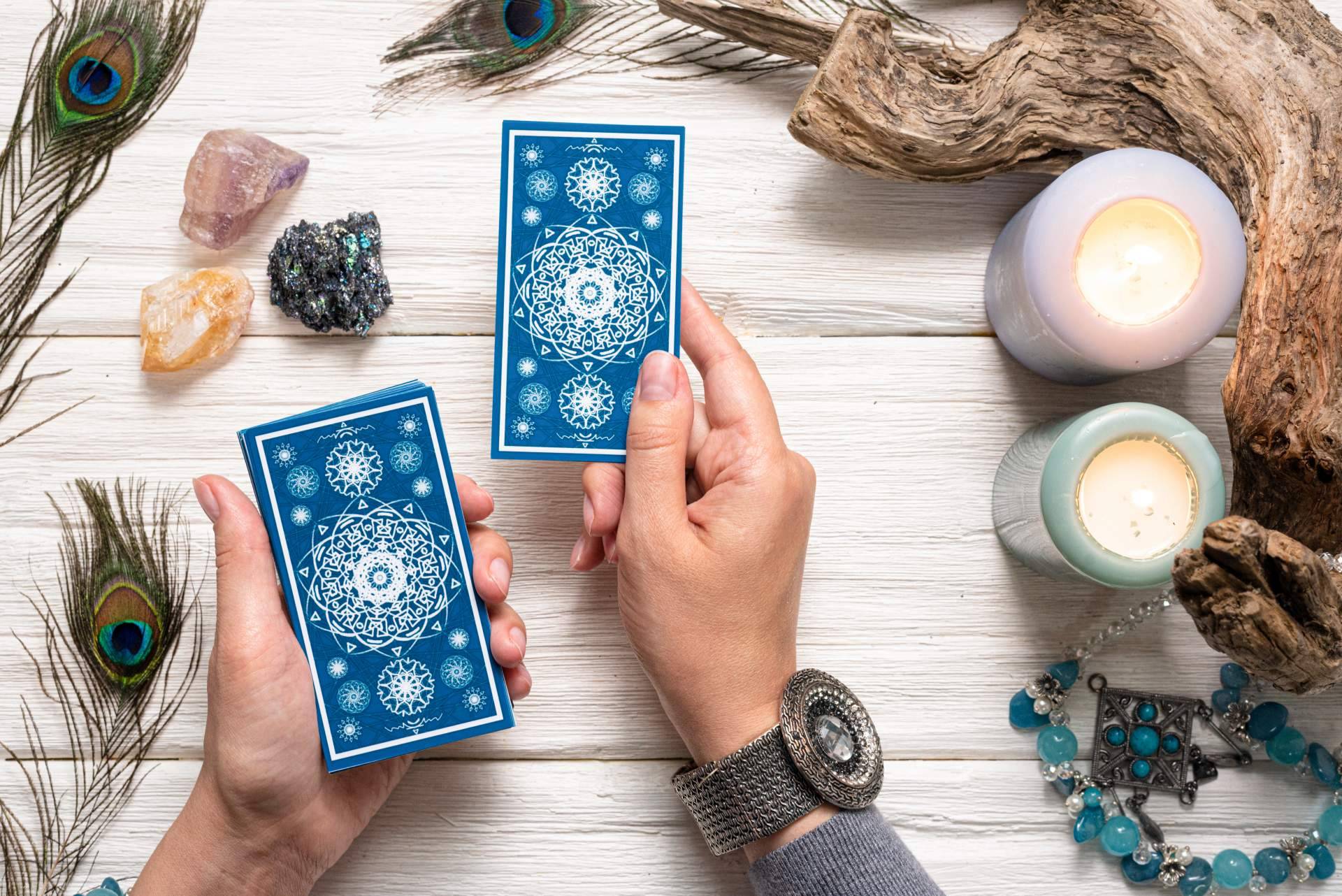 Servicios de Tarot y Videncia con atención personalizada sin gabinete de la mano de Tarot David y Ángelo