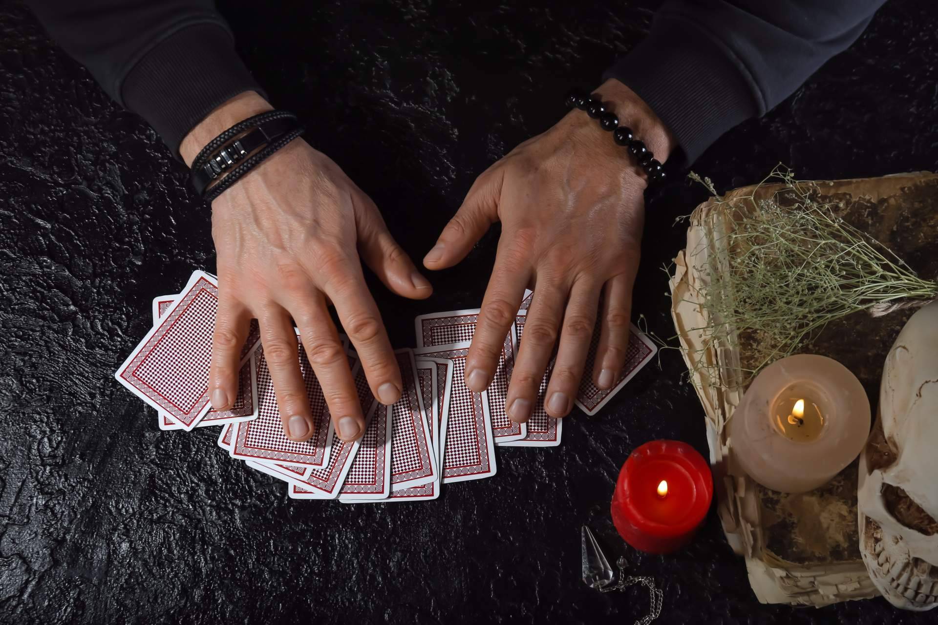 David y Ángelo, los profesionales del tarot y la videncia que destacan por ser videntes buenos y económicos