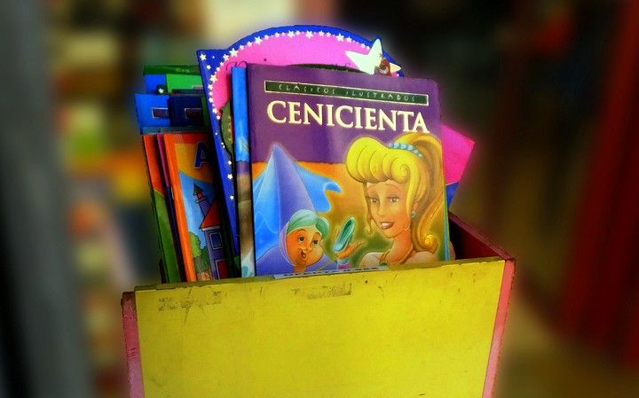 Los beneficios de los cuentos infantiles para niños según Cenicientas.es