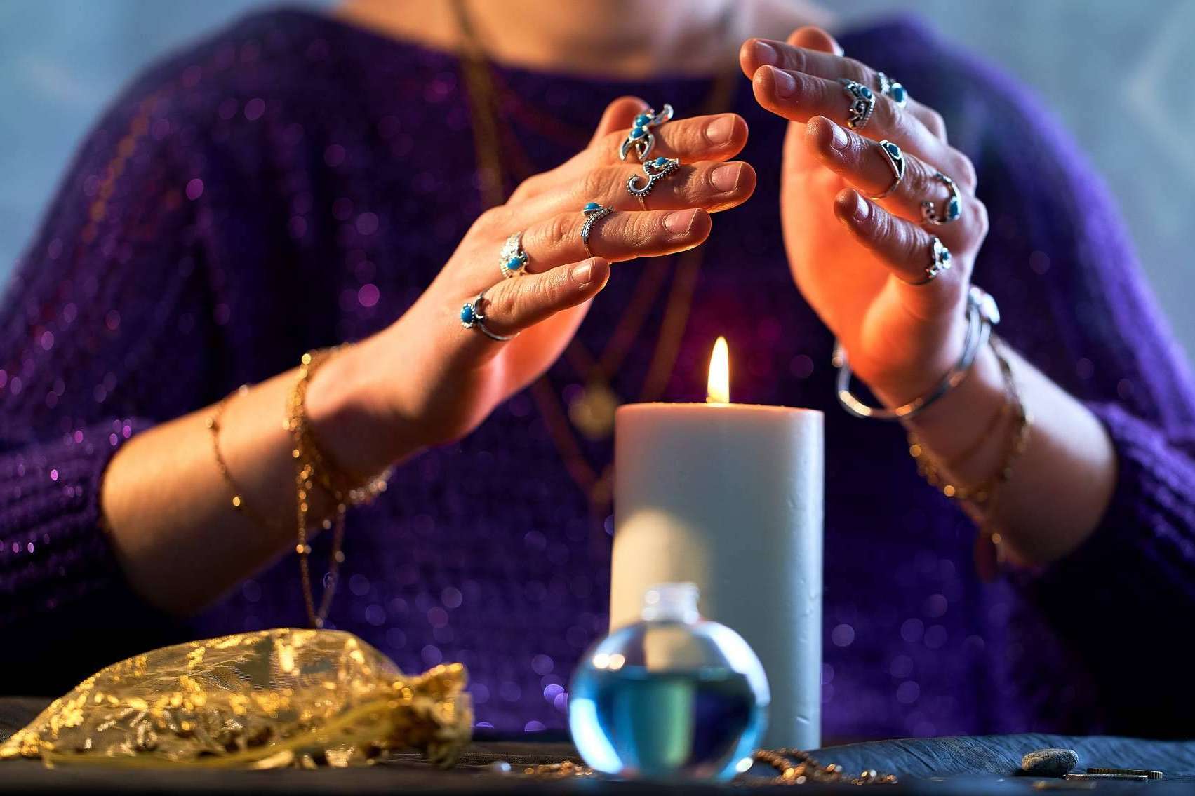 Los rituales esotéricos de la especialista en hechizos espirituales Mónica Triple Luna