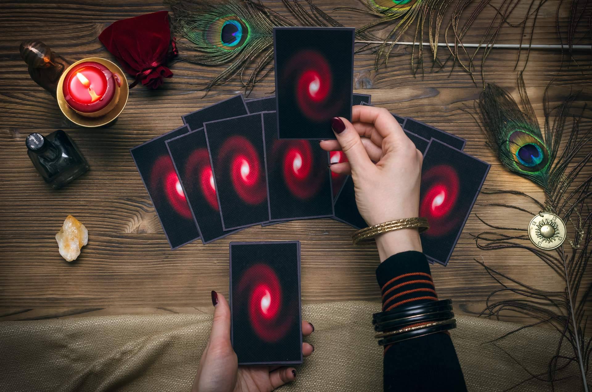 Tarot 10 euros con videntes económicas, el servicio estrella de Tarot de las Meigas