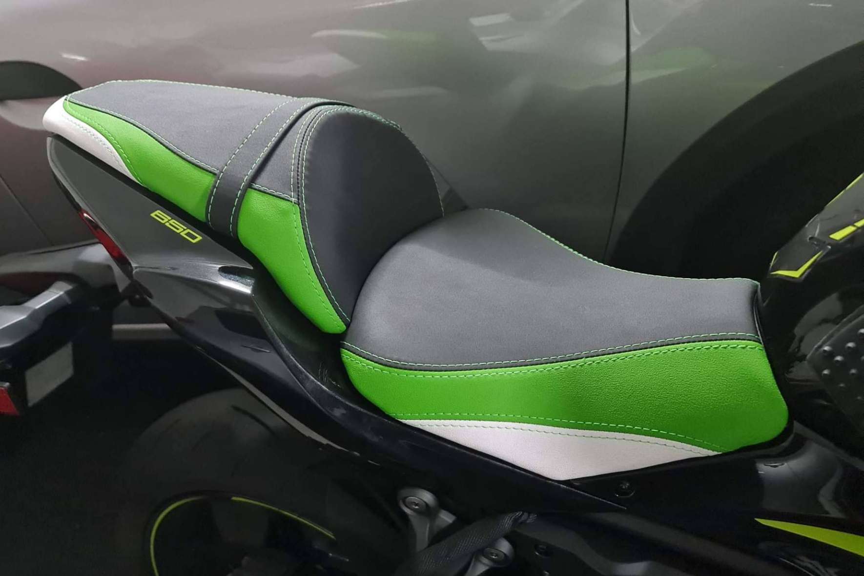 JM-FUNDAS apuesta por el diseño personalizado como valor diferencial al tapizar asiento de moto